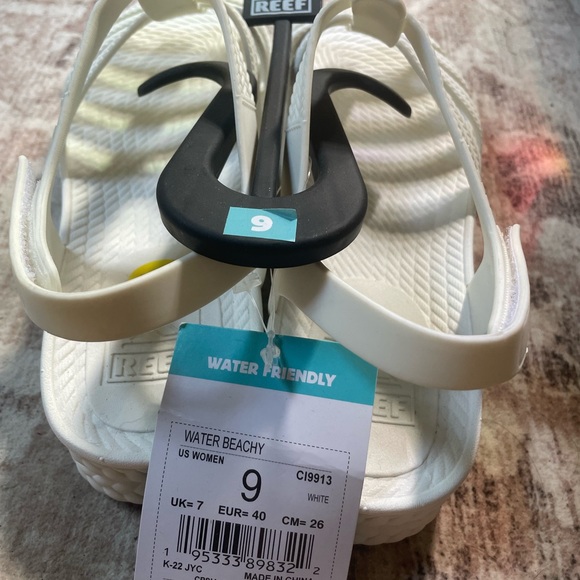 Reef Water Beachy White Sandals - Picture 3 of 5